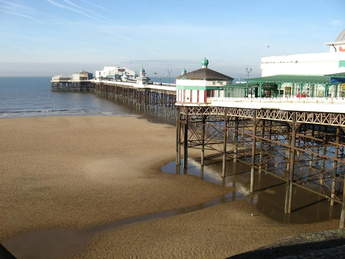 Newholme Hotel Blackpool 2*,